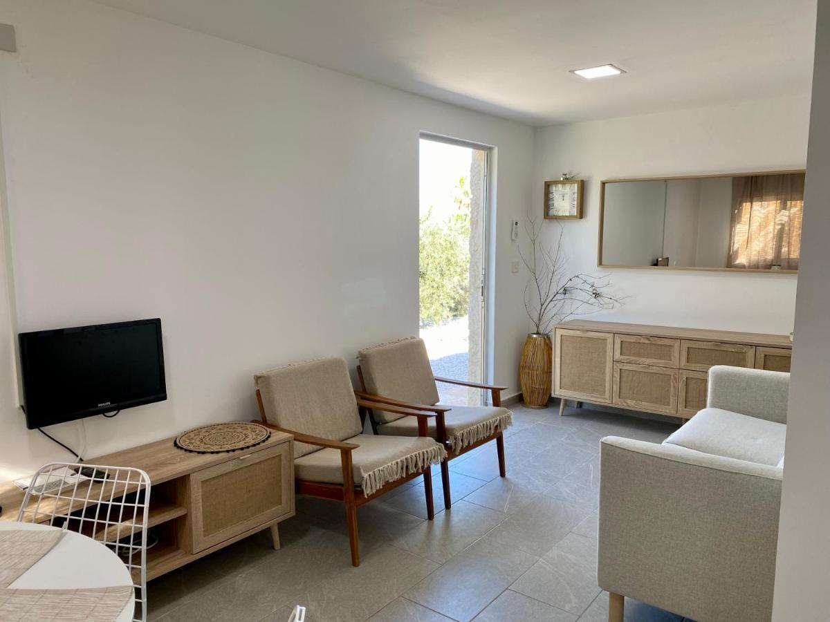 Ammos Luxury Suits And Residences Peja Zewnętrze zdjęcie