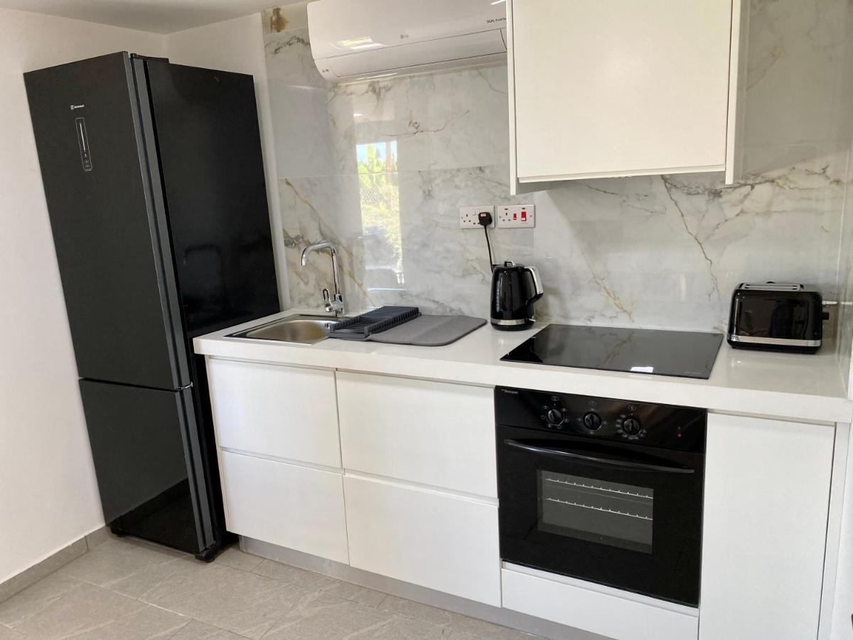 Ammos Luxury Suits And Residences Peja Zewnętrze zdjęcie